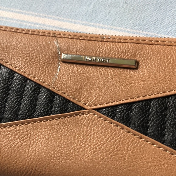 DOCKET Nine West Color Block Wallet - Picture 2 of 8